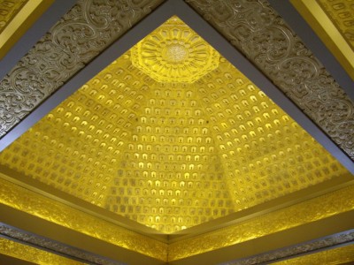 Le plafond doré de la pagode
