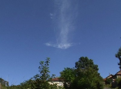 Saisi au vol avant qu’il se dissipe, en arrivant sur la chaise-Dieu, un nuage en forme de flèche indiquant la bonne direction !