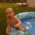 Gabriel dans sa piscine