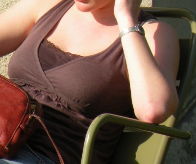 large décolleté