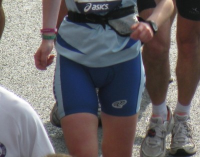 fille courant le Marathon de Paris