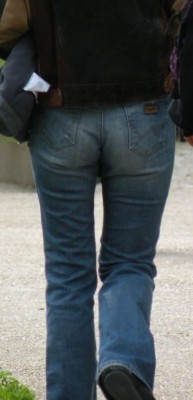 fille en jean