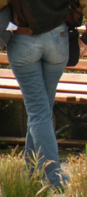 fille en jean