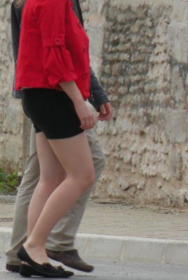 fille en rouge