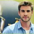 Liam Hemsworth à une projecti