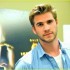 Liam Hemsworth à une projecti