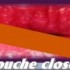Bouche close.