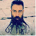 IL sculpte sa barbe de façons