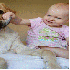 Bébés au côté de leur giga