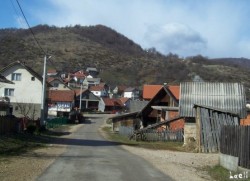 Main street in Otigosce hamlet