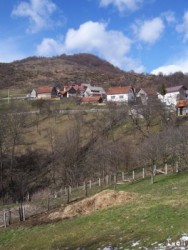 Otigosce hamlet in its surroundings