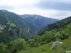 the Rakitnica Canyon drops 800m below