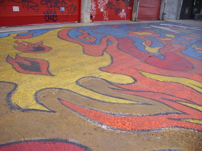 Continuation de la ballade : fresques sur le sol, entre la place Stalingrad et la place de la Bastille