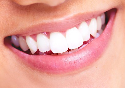 Vrai ou faux : Le bicarbonate de soude fait-il vraiment blanchir les dents  ? - Elle