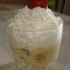 Coupe de fraises et de bananes