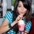 Selena et ses boissons