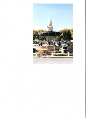 La grande fontaine devant le cours Mirabeau