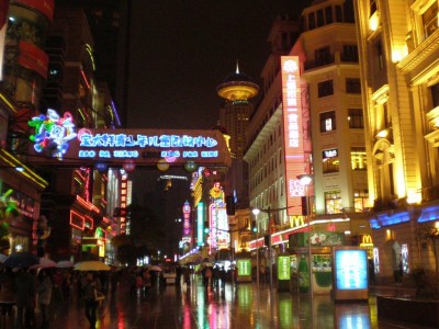 L’avenue principale à People’s Square, le centre de Shanghai