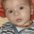 Noé avec son collier d'ambre