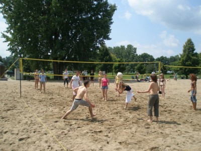 Un des nombreux matchs de beach volley