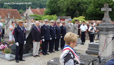 La cérémonie au cimetière de Giey-sur-Aujon
