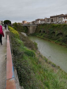 Le canal entre à Carcassonne