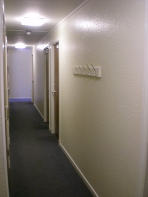 Le couloir rien d’intéressant franchement... chaque chambre est à droite et arriver au fond à gauche cuisine à droite salle de bain.