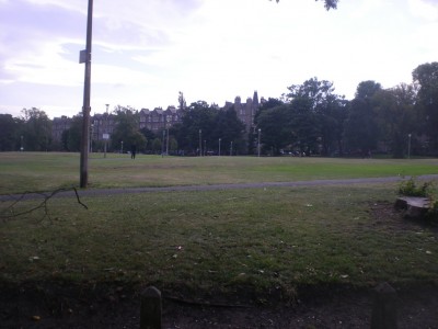 En fait le parc c’est un petit golf pour travailler les approches de green!