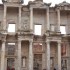 La bibliothèque est en ruine.