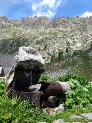 La fontaine du refuge de La Valmasque