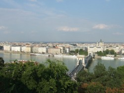 Vue sur Pest - la Basilique St Étienne, le Chain Bridge